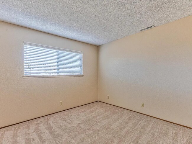 Building Photo - 985 Stokes Way