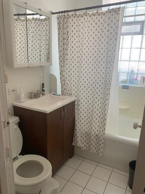 Foto del edificio - 2456 North Maplewood Avenue, Unit 1