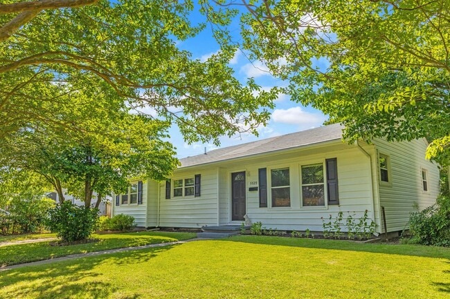Building Photo - 4 Bed 2 Bath Home for Rent!