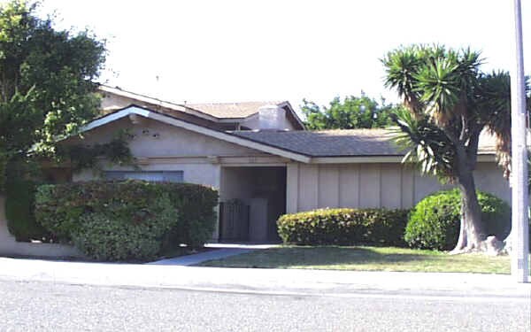 Building Photo - 327 W Kelly Ave