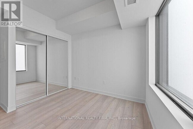 Photo du bâtiment - 2920 Hwy 7