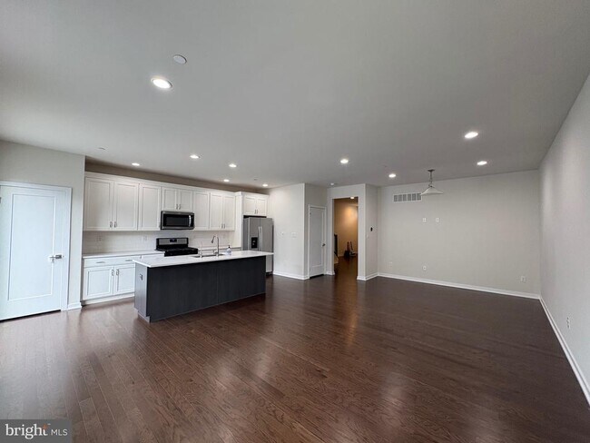 Building Photo - 208 Segel Dr