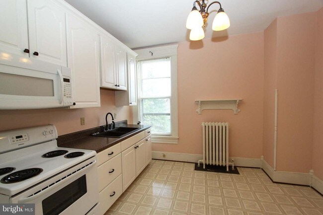 Building Photo - 312 S Samuel St