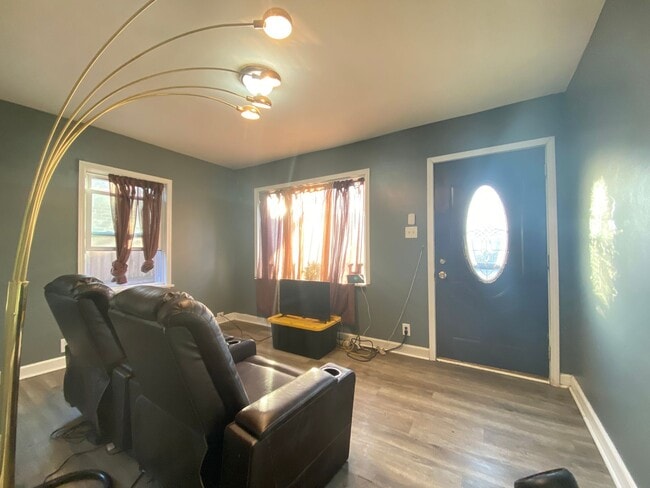 Building Photo - 3 Bedroom Home In Hammond