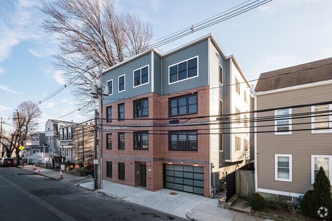 Building Photo - 125 Addison St