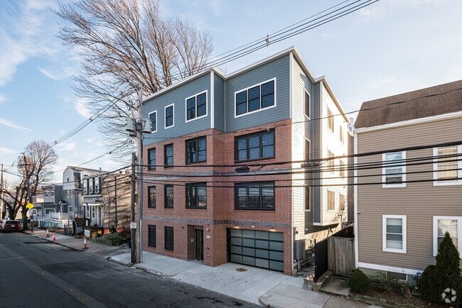 Building Photo - 125 Addison St