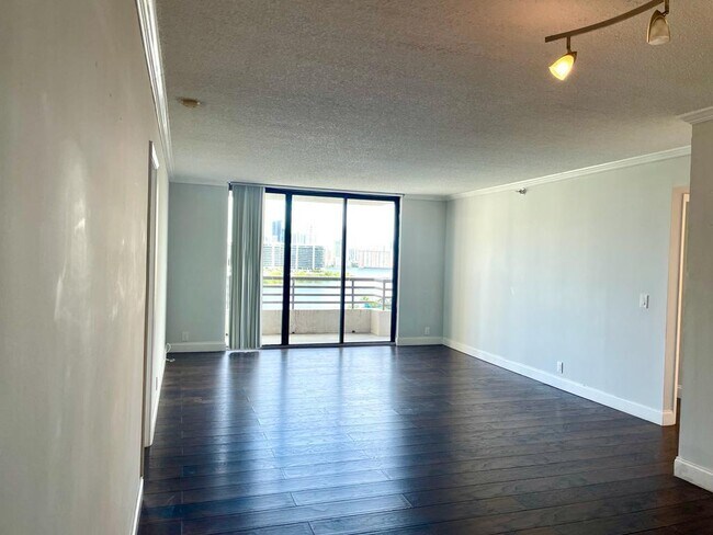 Foto del edificio - 3300 NE 191st St