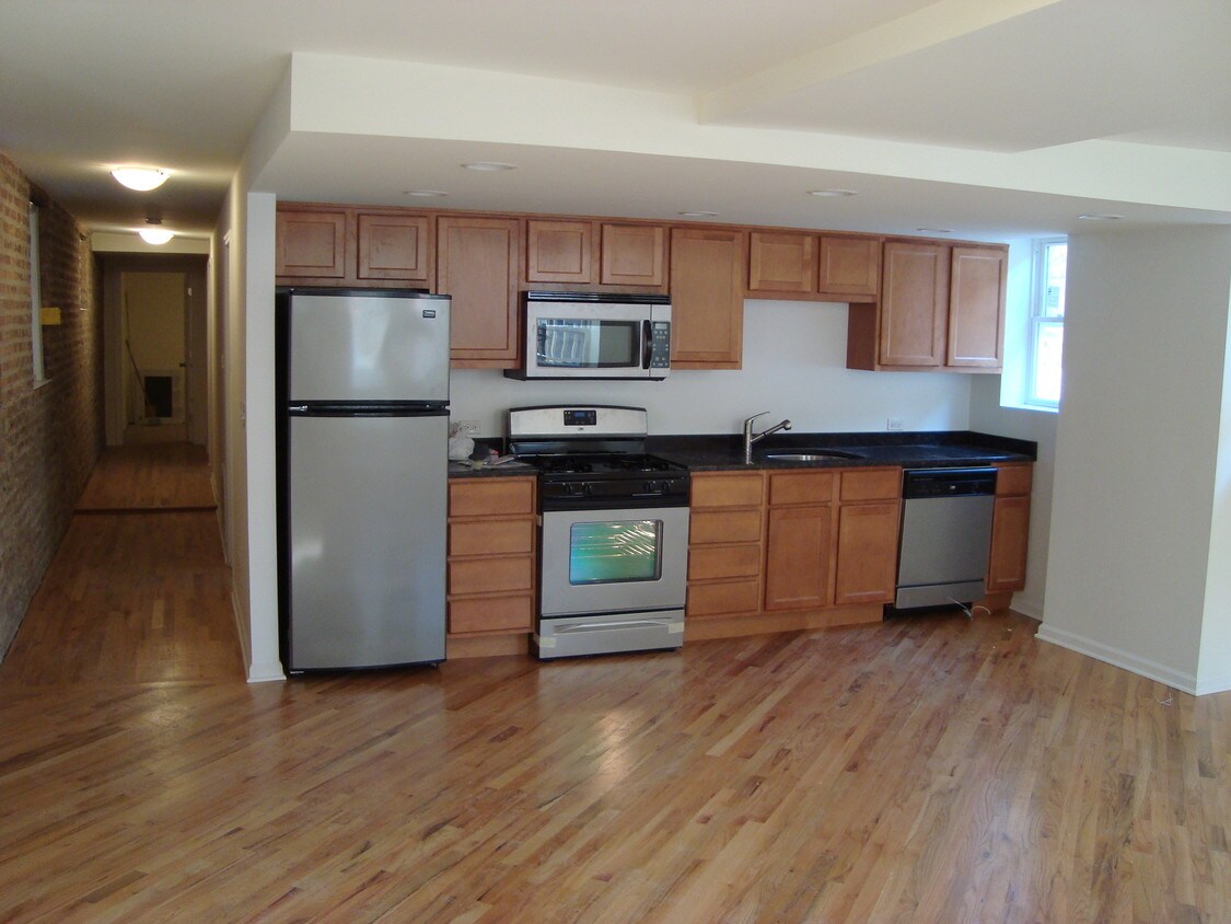 Primary Photo - 2513 N Southport Ave