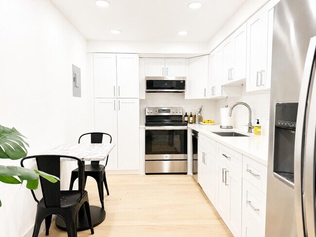 Building Photo - 3460 S Ocean Blvd