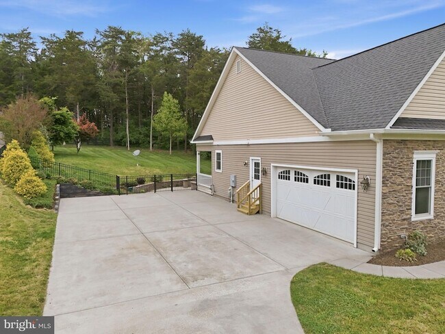 Foto del edificio - 42240 Hiddenwood Ln