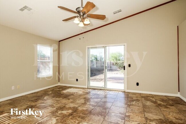 Foto del edificio - 1636 E Maplewood Ave