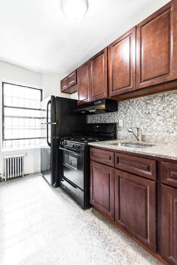 Primary Photo - 550 2nd Ave