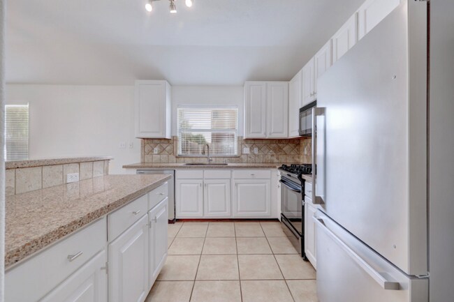 Building Photo - 1912 Avante Dr