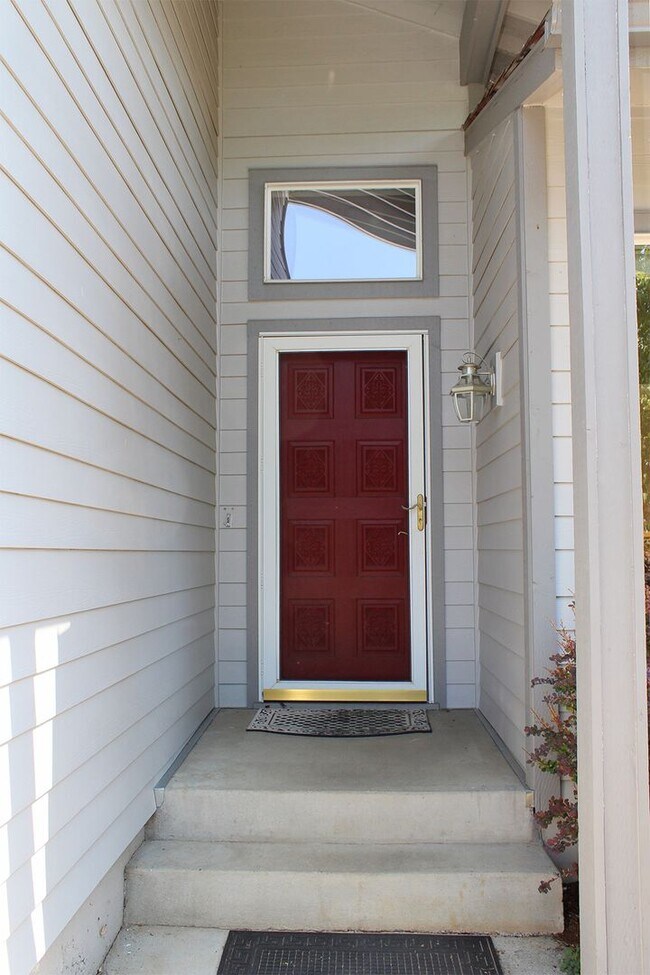 Building Photo - Beautifully Updated Milwaukie 3 Bedroom Sp...