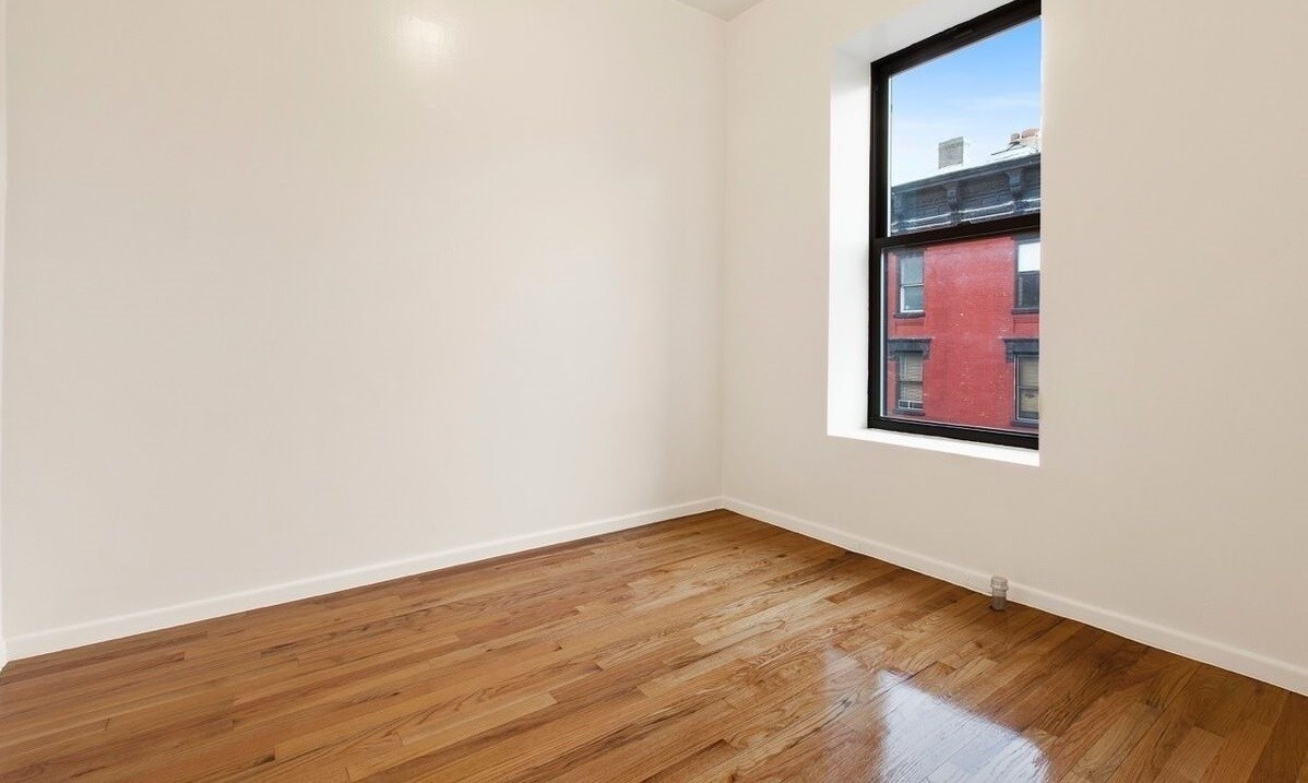 Building Photo - 127 Perry St