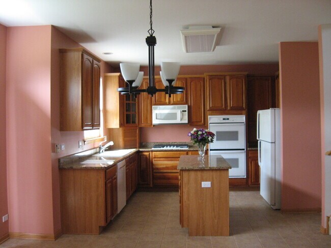 Building Photo - 11230 Balmoral Dr