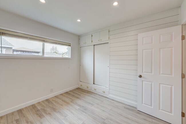 Building Photo - 1716 Pilgrim Way