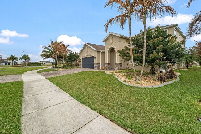 Foto del edificio - 4BR, 2.5BA home with resort style outdoor living!