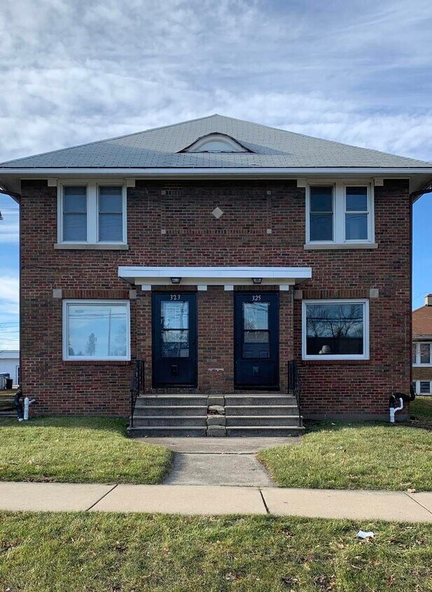 Primary Photo - 325 N 7th St