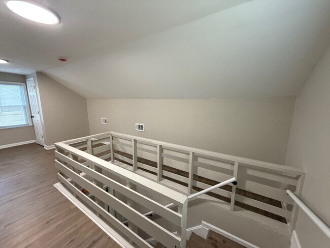 Foto del edificio - Renovated 3-Bedroom Home – We Welcome Sect...