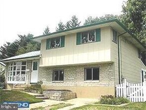 Building Photo - 713 Trudy Ln