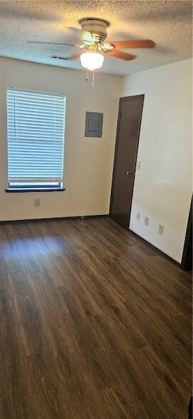 Foto del edificio - 635 Whitham Ave