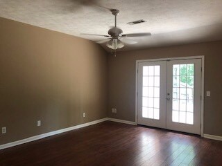 Building Photo - Great duplex on a cul-de-sac