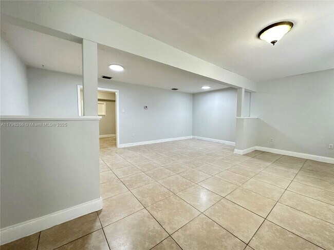Foto del edificio - 2811 NW 88th St