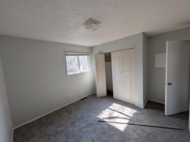 Dormitorio 1 - 6085 Briarcliff Path