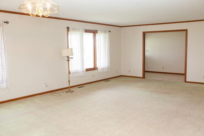 Building Photo - 1066 US-6