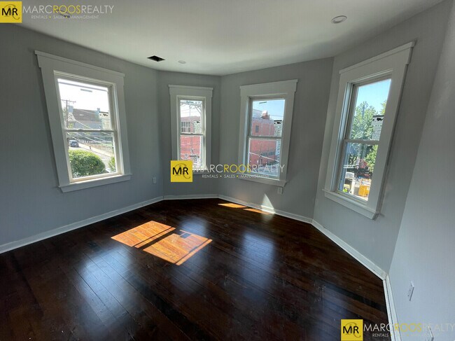 Foto del edificio - 31 Raymond Ave