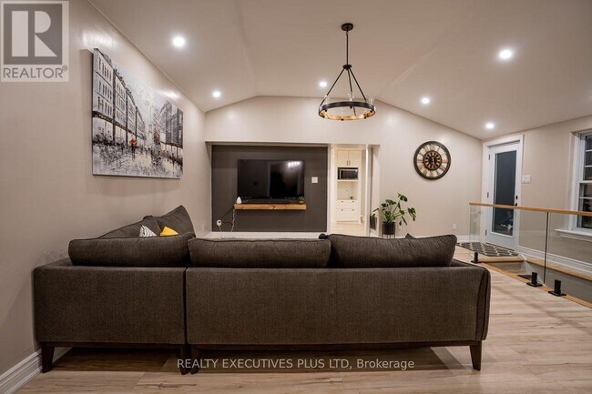 Building Photo - 2300 Olde Base Line Rd