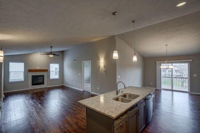 Open concept main living area - 810 Thompson Dr