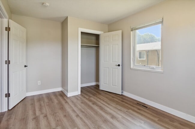 Foto del edificio - 2445 S Isabella Rd