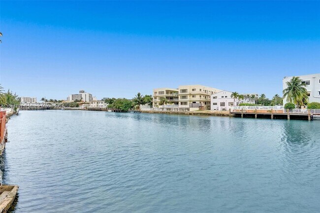 Building Photo - 110 S Shore Dr