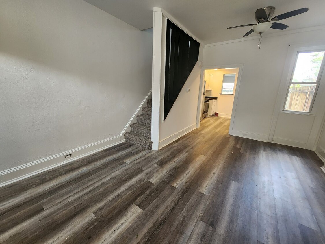 Foto principal - 2 bed 1 bath house - newly remodeled