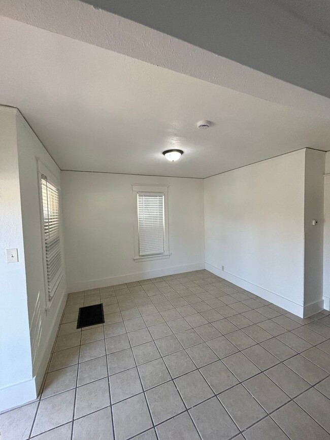 Building Photo - Spacious 6-Bedroom Home with Modern Update...