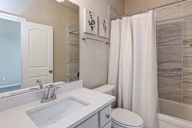 Foto del edificio - 5542 Sallow Bay Ln