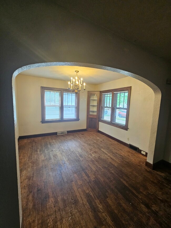 Building Photo - 141 8th St S