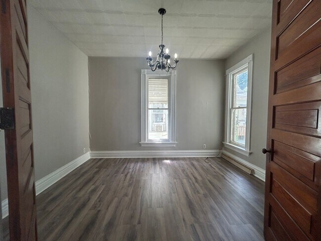 Foto del edificio - SUBLEASE: 2 Bedroom 1 Bath House Available in Connersville