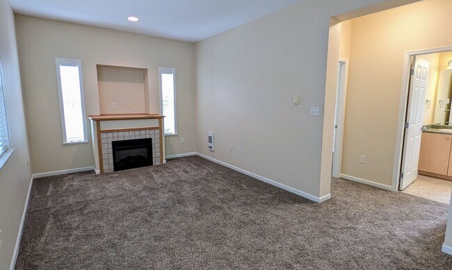 Building Photo - Lynnwood 3 Bedroom Condo - Corner Unit
