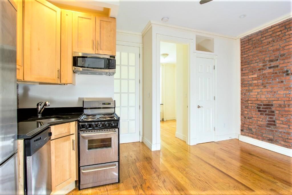 Primary Photo - 335 E 35th St