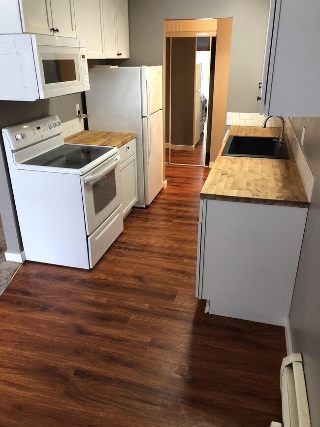 Foto del edificio - 815 Smetana Rd