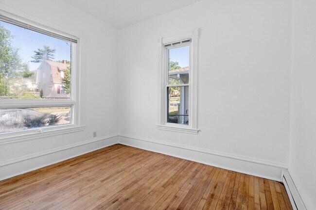 Building Photo - 2314 Queen Ave N
