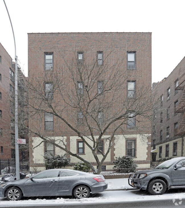 Building Photo - 14435 Roosevelt Ave