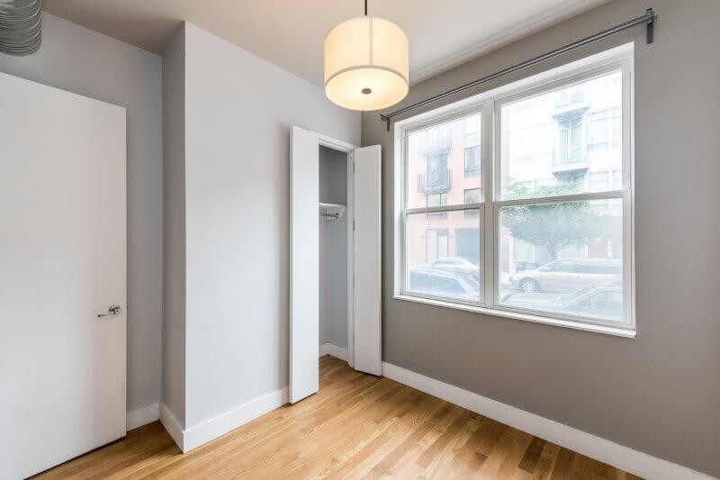 Primary Photo - 132 Meserole St