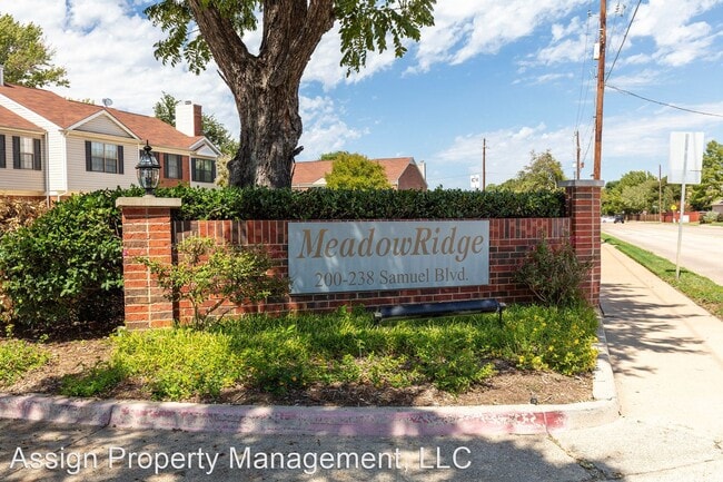 Building Photo - 2 br, 2 bath House - 220 Samuel Blvd #3 Co...