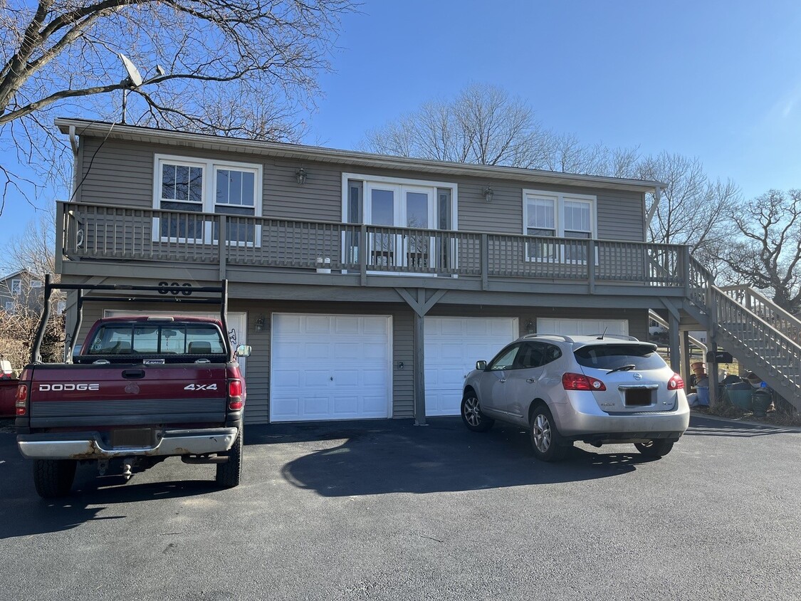 Foto principal - 806 N River St