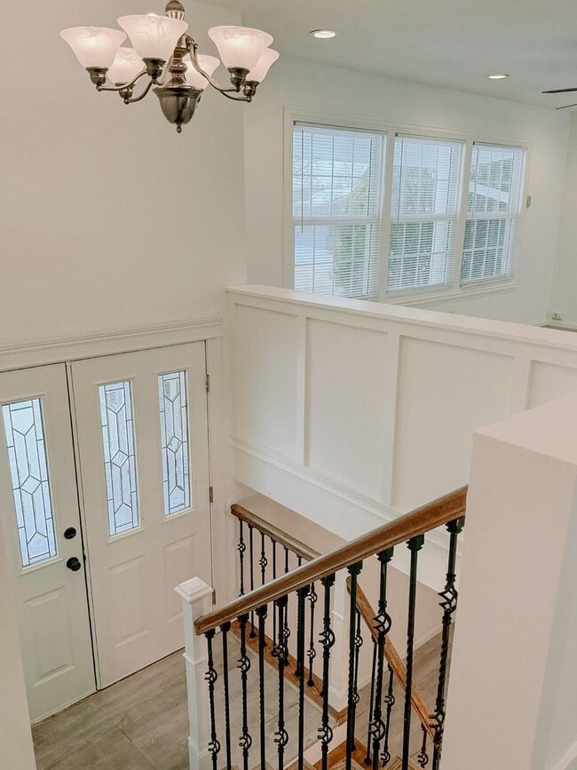 Building Photo - 919 Seneca Dr