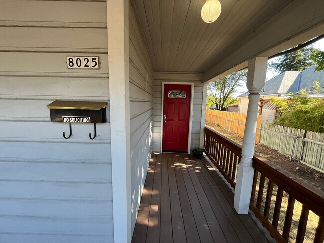 Building Photo - 2Bd/1Ba home in Montavilla neighborhood Po...